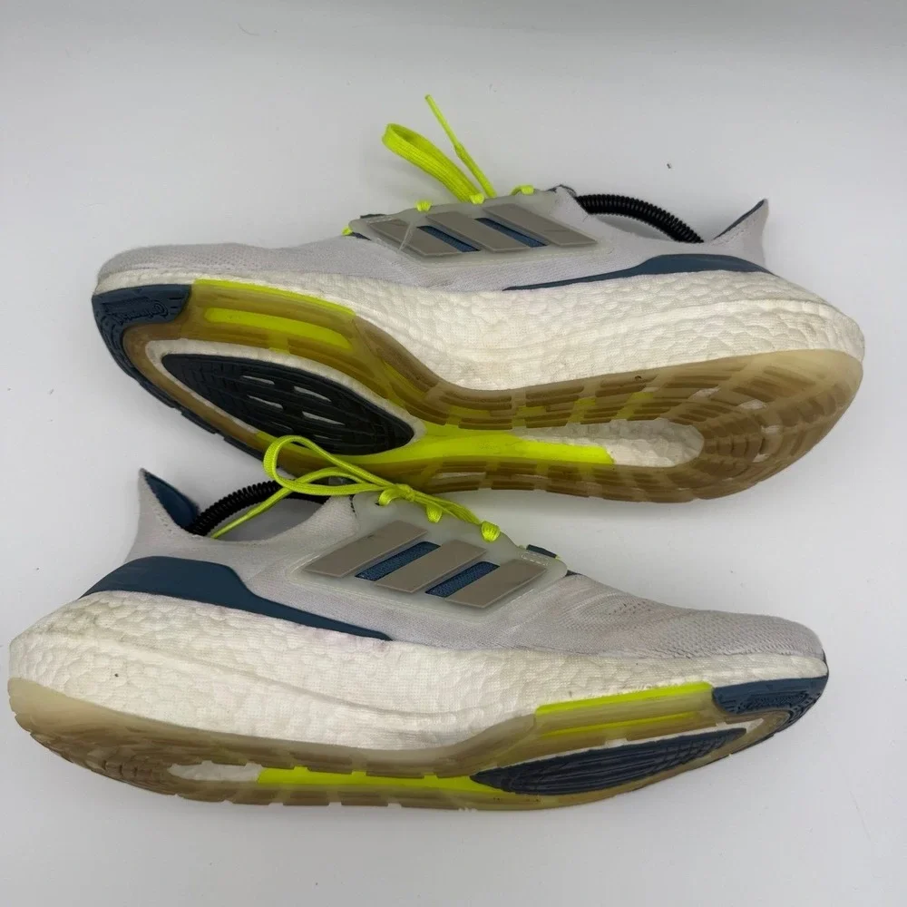 Men's Adidas Ultraboost 22 White Grey Linen Green Athletic Running Shoes Size 10